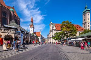 구 시청(Altes Rathaus)과 성령 교회(Heilig-Geist-Kirche)를 비크투알리엔마르크트에서 바라본 모습