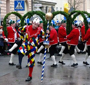 2012년 노이하우젠(Neuhausen)의 셰플러탄츠(Schäfflertanz)