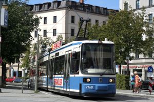 19번 노선을 운행하는 R2형 Straßenbahn(트램)이 오스트반호프에 정차해 있다.