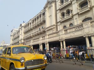 교통 시장에 승차 공유 회사가 진출했음에도 불구하고 노란색 택시는 여전히 선호되는 교통 수단이다.