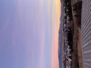 일출 무렵의 레이캬비크 전경