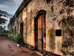 파나마 시티 프랑스 광장 주변 식민지 시대 성벽 유적인 라스 보베다스