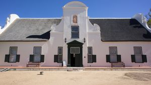 그로트 콘스탄티아는 케이프 더치 건축의 좋은 예이다.