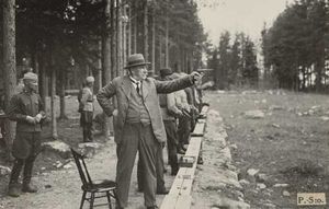 1934년 쿠오피오 사격장에서 사격하는 스빈후부드 대통령