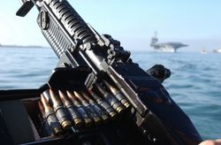 M13 링크 탄띠를 장착한 M60 기관총