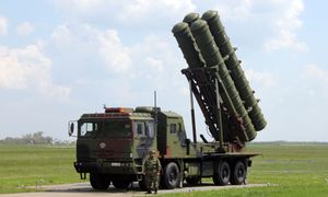 중국 HQ-22 시스템의 수출형인 FK-3 (HQ-22)은 세르비아 공군 및 방공군에 배치되어 있다.