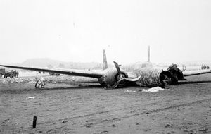 오키나와 전투에서 요미탄 비행장에 강행착륙한 의열공정대의 97식 중폭격기