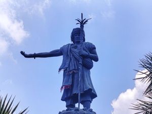 메단의 창시자, 구루 파팀푸스