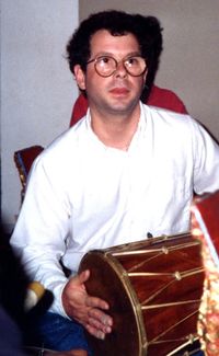 1992년 발리 가믈란을 연주하는 마이클 텐저(Michael Tenzer)