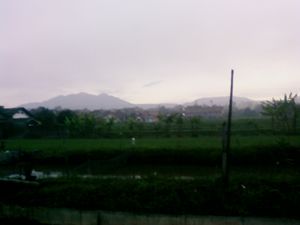 시투레우프에서 바라본 탕쿠반 페라후 산과 부랑랑 산