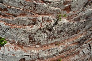 아맘바이에 있는 자연 동굴에서 발견된, 현지 판암비족(Panambi'y)이 "이타 레트라(Ita Letra)"라고 부르는 다산 상징