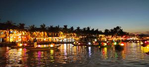 호이안 등불 축제의 풍경