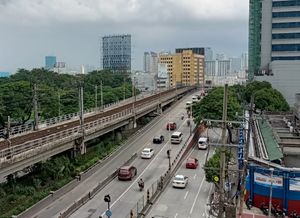 케손 시티의 EDSA 고가도로