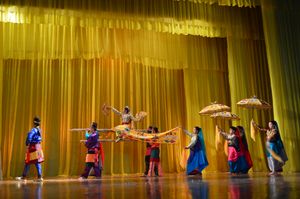 싱킬(Singkil), 필리핀의 마라나오족(Maranao people)의 전통 민속 무용으로, 서사시 다라겐(Darangen)의 일부를 묘사한다.