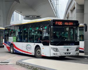 JB 센트럴(JB Sentral) 버스터미널의 한달 인다 푸톤 C10 버스