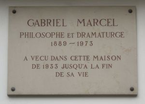 마르셀이 1933년부터 사망할 때까지 거주했던 집에 있는 명판.