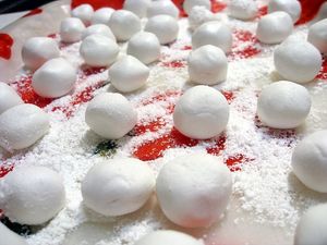 쌀가루와 뜨거운 물로 만든 새알심