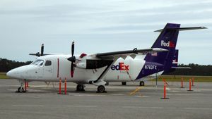페덱스 피더(Fedex Feeder) 소유의 시사나 408 스카이쿠리어(Cessna 408 SkyCourier), 마운틴 에어 카고(Mountain Air Cargo) 운영