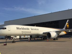 현재 도색의 보잉 757