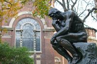 캠퍼스 내 로댕의 생각하는 사람 (Le Penseur)>