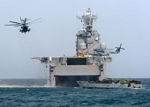 쿠웨이트에서 미 해병대가 상륙하면서 타라와 주변에서 활동이 분주하다.