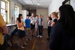 2013년 킥스타터의 맨해튼 로어 이스트 사이드 사무실 방문객