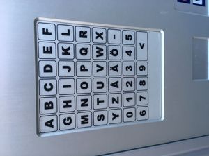 핀란드어 알파벳이 새겨진 주차 미터 키보드