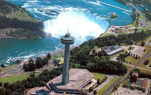 캐나다 쪽 헬리콥터에서 본 스카일론 타워(Skylon Tower)