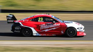 포드(Ford)는 포드 팔콘 FG X(Ford Falcon (FG X))를 대체할 차량으로 머스탱(Ford Mustang (sixth generation))을 출시했다.