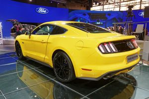 6세대 머스탱 후측면