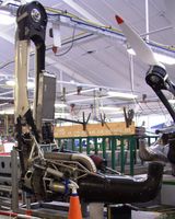 슈라이허 ASH 26용 파워플랜트.왼쪽 위에서 시계 반대 방향으로, 프로펠러 허브, 벨트 가이드가 있는 마스트, 라디에이터, 뢸켈 로터리 엔진, 머플러 커버.