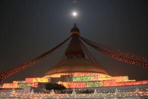네팔 부다나트 스투파(Boudhanath Stupa, Nepal)에서 부처님 오신 날 보름달 밤에 열린 다채로운 축제