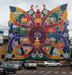 2015년 5월 필리얀달라(Piliyandala, Sri Lanka)의 베삭 토라나(Vesak Thorana)