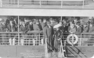 1909년 3월 9일 세계 헤비급 챔피언으로 밴쿠버(Vancouver)에 도착한 존슨