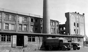 Konsum-Genossenschaftsbäckerei}} (소비자 협동조합 제빵소)