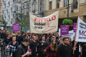 전 세계적으로 낙태 서비스 접근성은 크게 다르며, 관련 권리의 지위는 많은 국가에서 활발하고 주요한 정치적 논쟁거리이다.