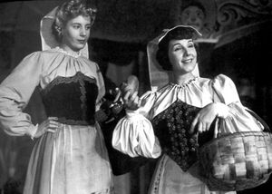 1945년 영화 라 카발가타 델 시르코(La Cabalgata del Circo)에 출연한 에바 두아르테와 리베르타드 라마르케(Libertad Lamarque)