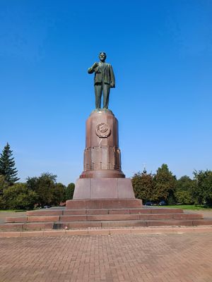 칼리닌그라드 칼리닌 광장에 있는 미하일 칼리닌 기념비