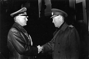 1943년 독일(나치 독일) 방문 중 외무장관 요아힘 폰 리벤트로프의 환영을 받는 안토네스쿠(오른쪽).