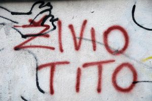 보스니아 헤르체고비나 모스타르의 그라피티, "티토 만세", 2009년