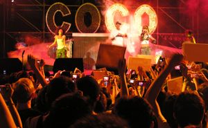 리(왼쪽에서 세 번째), "힙합 투나잇" 공연