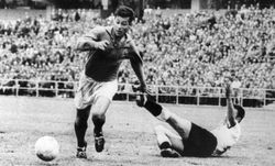 1958년 FIFA 월드컵에서 프랑스 대표팀 소속으로 뛰는 퐁텐