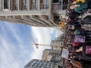 솔로니키의 에그나티아 거리(Egnatia Street, Thessaloniki)에서 행진하는 고등학생과 대학생들.