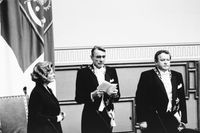 1994년 핀란드 대통령 마우노 코이비스토와 그의 후임 마르티 아티사리