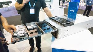 60개의 디스크 드라이브 인클로저가 장착된 E5700