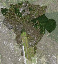 마을 지역의 위성 사진