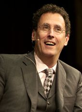 웨스트 사이드 스토리 (2021)와 페이벨만스 (2022)에서 협업한 스필버그와 극작가 토니 쿠슈너