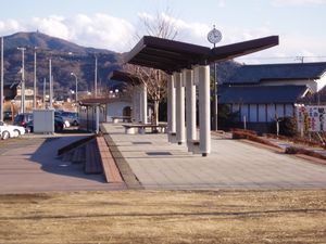 구 쓰쿠바역 터. 1987년에 폐선된 쓰쿠바철도 노선 터의 대부분이 "쓰쿠바 린린로드"가 되어 있다.