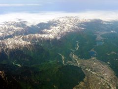 후다치야마 연봉, 니나미 삼호 및 시 교외를 흐르는 고세가와