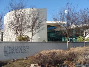 프레즈노 카운티 공립도서관(Fresno County Public Library) 우드워드 공원 분관